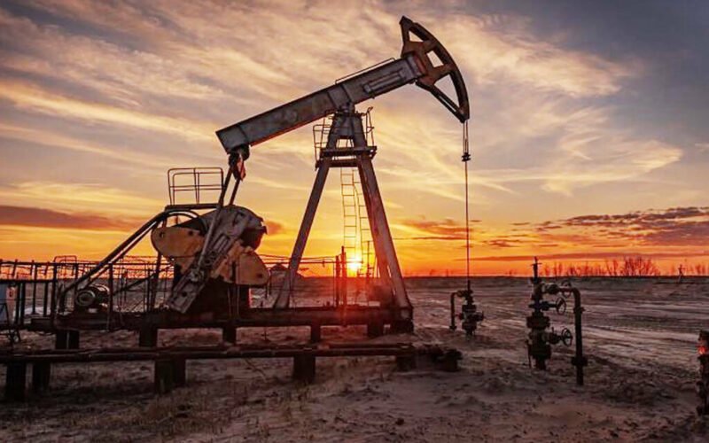تراجع النفط وسط مخاوف تباطؤ الطلب وبقاء الفائدة مرتفعة 2024 الكويت